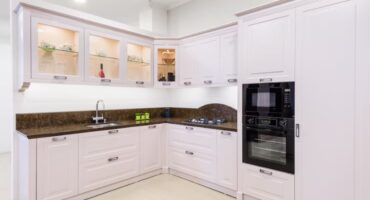 Modern vs. Traditional Kitchen Cabinets: Which One Suits Your Home?